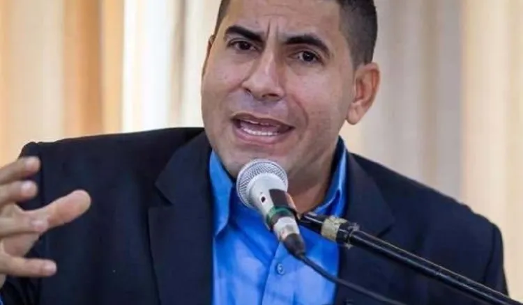 luis ratti tarjeta “triple