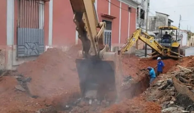calle miranda cruce con bolívar aguas servidas