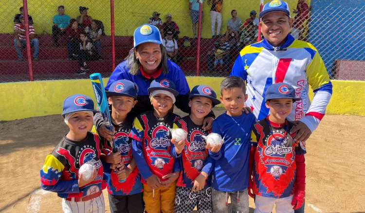del alcaldesa laura guerra material deportivo tinaquillo