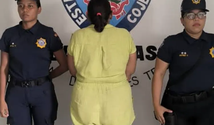 mujer agredir hija adolescente con cuchillo